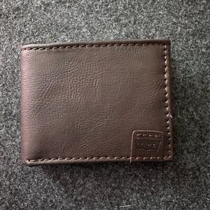 Levi's Brown Leather Bi-Fold Card & Key Wallet
